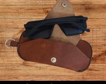 Skórzane etui na okulary, etui na okulary, skórzany piórnik, skórzany woreczek, wyroby skórzane, szablon skórzany, etui na okulary przeciwsłoneczne, etui na okulary.