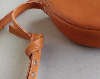 Orange natural leather round shoulder bag