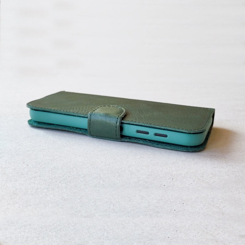 Forest green Fairphone5 flip case book type