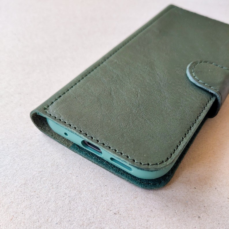 Forest green Fairphone 4 flip case book type