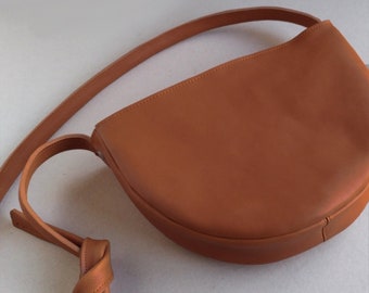 Jannie rust brown round shoulder bag