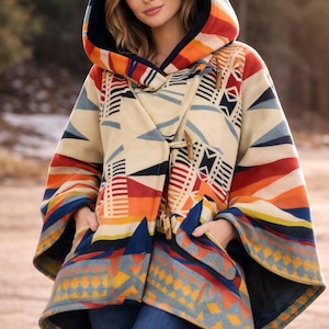 Handgjord Beth Dutton poncho med huva | Ytterkläder i ullblandning