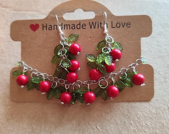 Fairy core jewellery set: Berries earrings and bracelet with natural stones and leaves