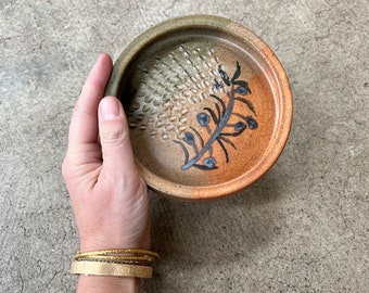 FOUND : vintage CERAMIC DISH with textured and brushed details - for jewelry, spoon rest, etc