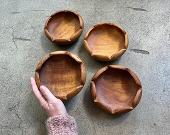 FOUND : mid-century SCALLOPED WOOD snack serving bowls / set of 4