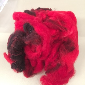 1 ounce of Red Variegated Jacob Sheep wool image 1