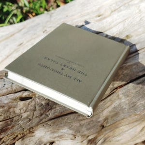 Cuaderno rayado "All my Thoughts and Heart Talks" completamente nuevo con una hermosa tapa dura de estilo vintage de Anthropologie. imagen 7