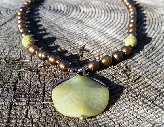 Gorgeous Jade and Freshwater Pearl Necklace - image 3