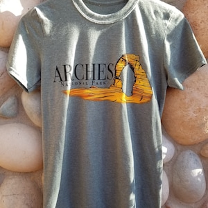 Arches National Park Delicate Arch T-Shirt Unisex Size Small
