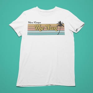 Camiseta unissex dos Beatles &quot;Here Comes The Sun&quot;, camiseta vintage com estampa de praia e verão, camiseta retrô da Abbey Road, lembranças divertidas dos Beatles com músicas antigas