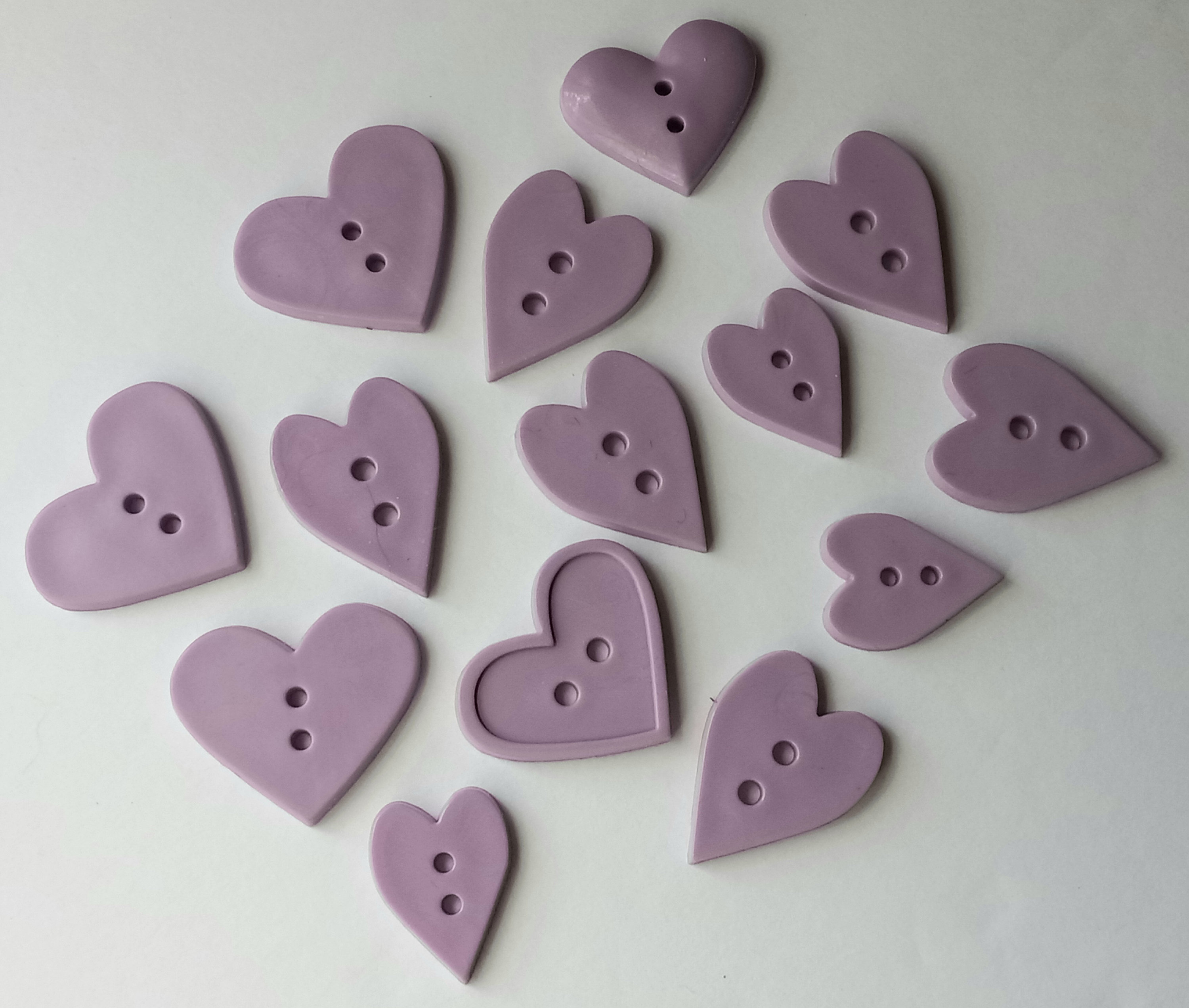  Meetppy 200pcs 14MM Heart Shaped Multicolor 2 Holes Plastic  Sewing Buttons for Sewing Scrapbooking Knitting