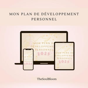 Op de afbeelding: Een digitale illustratie van een laptop, tablet en telefoon met een lichtbeige achtergrond. De schermen tonen de tekst "MON PLAN DE DEVELOPPEMENT PERSONNEL 2025" in een gouden lettertype. De tekst is overlegd op een ontwerp van gouden lijnen en sterren.