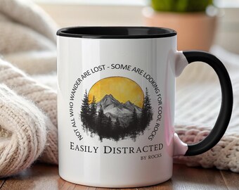 Leicht abgelenkt von Rocks Tasse | Nicht alle, die wandern auf der Suche nach coolen Felsen Wanderbecher Fernweh Becher Geologie Becher Outdoor Abenteuer Geschenk