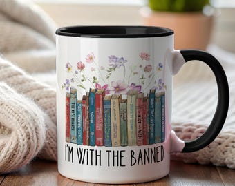 Ik ben met de verboden mok TBR-pot Boekverboden Nog een hoofdstuk Taboo reads Club voor verboden boeken Vrijheid om te lezen Mok voor verboden boeken Verboden boeken lezen