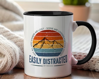 Leicht abgelenkt von Rocks Tasse | Nicht alle, die auf der Suche nach Cool Rocks wandern Becher Natur Liebhaber Geschenk einzigartige Kaffeebecher Bergbecher