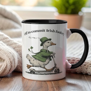 Irländskt dårskap - kaffemugg | St Patricks Day irländsk pub födelsedag rolig groda scooter Cottagecore konstig weirdcore ohinged dum