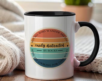 Leicht abgelenkt von Rocks Tasse | Nicht alle, die auf der Suche nach coolen Felsen wandern Natur Liebhaber Geschenk Retro Reisebecher Campingbecher sehen einen Felsen