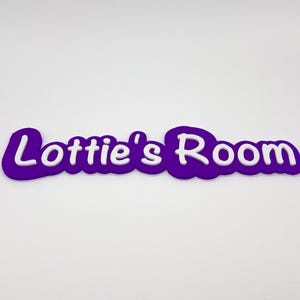 Letrero con nombre personalizado impreso en 3D, placa para puerta hecha a medida, placa con nombre para dormitorio infantil colorida con texto 3D blanco y fondo de color
