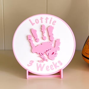 Placa con huella de mano de niño personalizada real, nombre personalizado real, huella de mano de bebé única, elegante recuerdo para niño impreso en 3D con soporte de exhibición