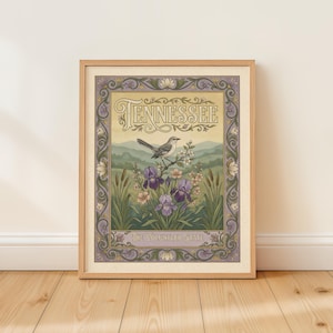 Può includere: Stampa artistica incorniciata raffigurante il Tennessee. L'opera d'arte mostra un mimo appollaiato su un ramo fiorito, con iris viola e la scritta "Tennessee". La parte inferiore recita "The Volunteer State".