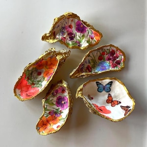 Sorpresa primaverile Gusci di ostriche, composizioni floreali colorate Piatto portagioie ricoperto d'oro, divertenti regali primaverili, conchiglie estive decorative