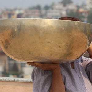 Tigela Tibetana Grande Martelada à Mão: Banho Sonoro de Ressonância Profunda