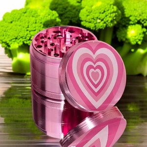 Pink herb grinder for women, 4-piece with catcher and razor-sharp teeth, ideal cute and girly grinder gift.