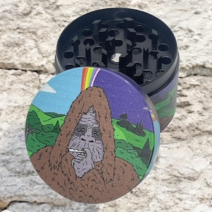 Grinder Sassy Sasquatch Cartoon – 4-Layer Metal Grinder – Gorilla Design – 50mm Manual Spice Crusher