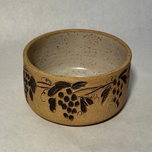 Vintage 1995 Sabieware Pottery Small Bowl Crock (4"), Hand-Thrown Stoneware Grape Vine Motif, Artist Sabie Carey Delaware Art Pottery