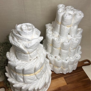 DIY Undecorated Diaper Cake: Babyshower Centerpiece