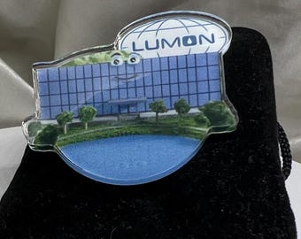 Lumon Building Pin inspiriert von Severance and Lumon Industries Parody Fan-made Merch