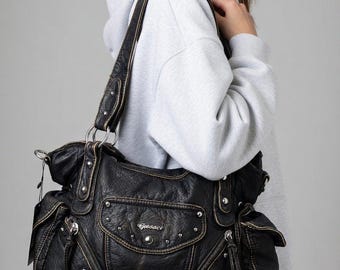 Vintage Y2K style handbag with adjustable shoulder strap - Crossbody - Hobo Bag - Tote Bag - Faux leather - Gessaci Lina