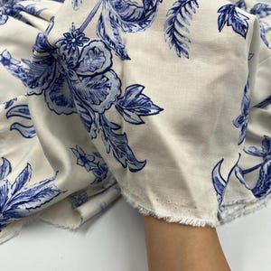 Blue floral viscose linen fabric – drapey breathable material by yard (150 cm / 59") image 4