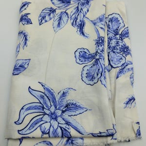 Blue floral viscose linen fabric – drapey breathable material by yard (150 cm / 59") image 5