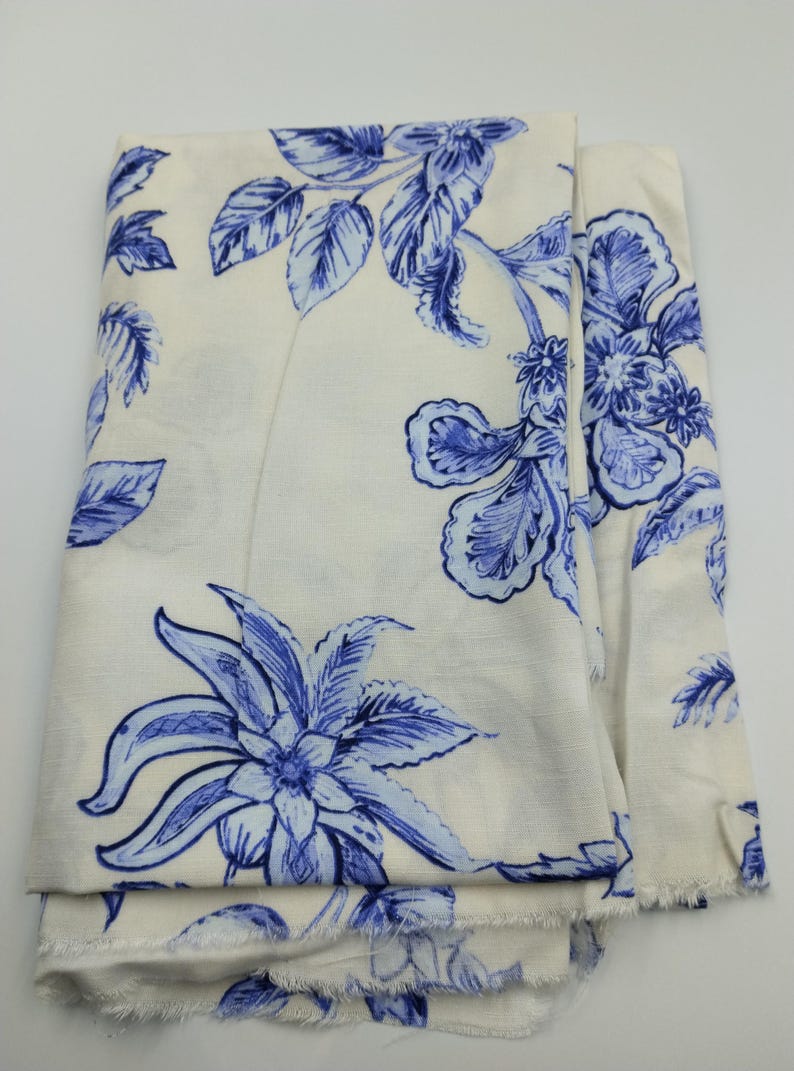 Blue floral viscose linen fabric – drapey breathable material by yard (150 cm / 59") image 5