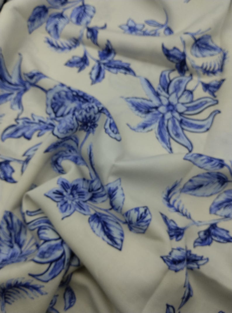 Blue floral viscose linen fabric – drapey breathable material by yard (150 cm / 59") image 7