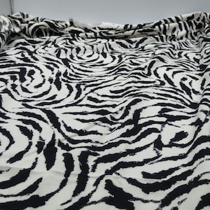 Schwarz-Weiß Zebra Print Baumwolle Viskose Stoff Meterware – Weicher, Leichter Stoff für Kleider, Blusen, Kimonos & Röcke | 150x100 cm