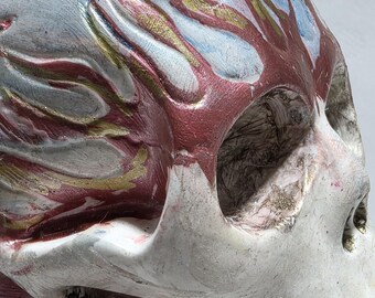 Gothic Skull Flames-beeldje – Milieuvriendelijke sculptuur van hars – Dark Academia-decor
