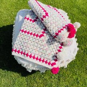 Crochê, cobertor de bebê, cobertor de carrinho, presente de bebê, menina, presente de chá de bebê, quadrado da vovó, cobertor de pompom, bebê de boas-vindas, feito à mão