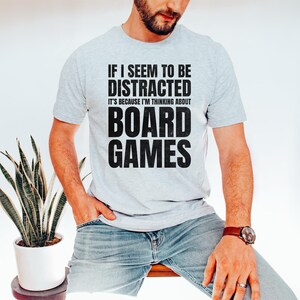 Si je suis distrait, c&#39;est parce que je pense aux jeux de société T-shirt, cadeau de jeu amusant, geek de jeux de société, cadeau de jeu de société, joueur