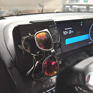 Custom 3D-printed magnetic sunglasses holder for Hyundai Ioniq 5 dashboard