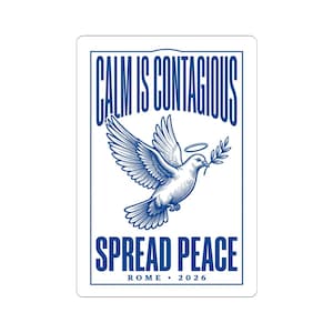 Op de afbeelding: Een witte sticker met een blauwe rand en tekst. De woorden "CALM IS CONTAGIOUS" staan bovenaan, boven een gedetailleerde illustratie van een duif die een olijftak draagt. Daaronder staat de tekst "SPREAD PEACE" en "ROME • 2026".