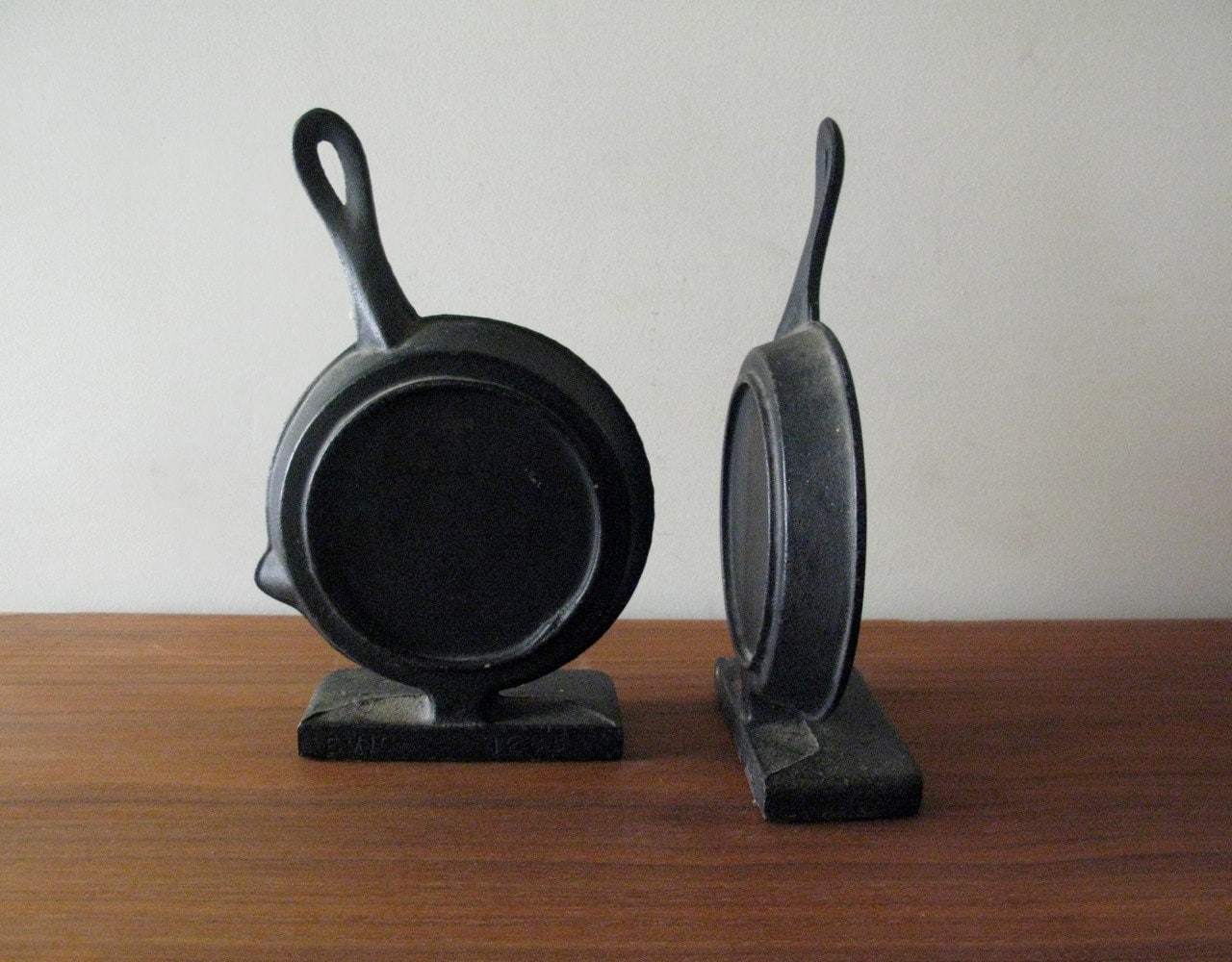 Vintage Cast Iron Skillet Bookends Etsy