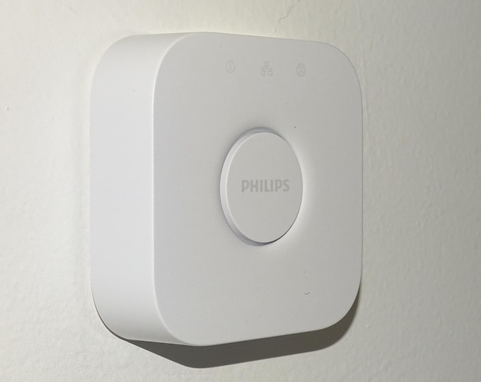 HUE BRIDGE MOUNT, Bridge Mount, (2nd Gen) | Pattex Tape + Screws Included | Slim 5cm Design | 3D Printed Recycled Pla | Smart Home, Mt