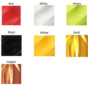 Puede incluir: Una colecci&oacute;n de muestras de color que muestran diferentes tonos de rojo, blanco, verde, negro, amarillo, dorado y cobre. Cada muestra es un cuadrado con una superficie texturizada.