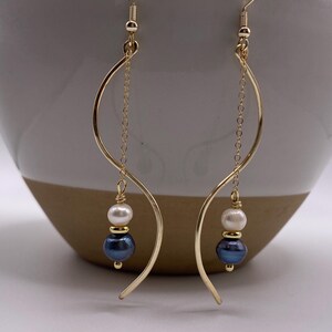 Peacock Pearl Earrings, Grade A Tahitian Pearl, Freshwater Pearls, Hammered Copper Earrings, 14k Gold Filled, Wavy Pearl Earrings
