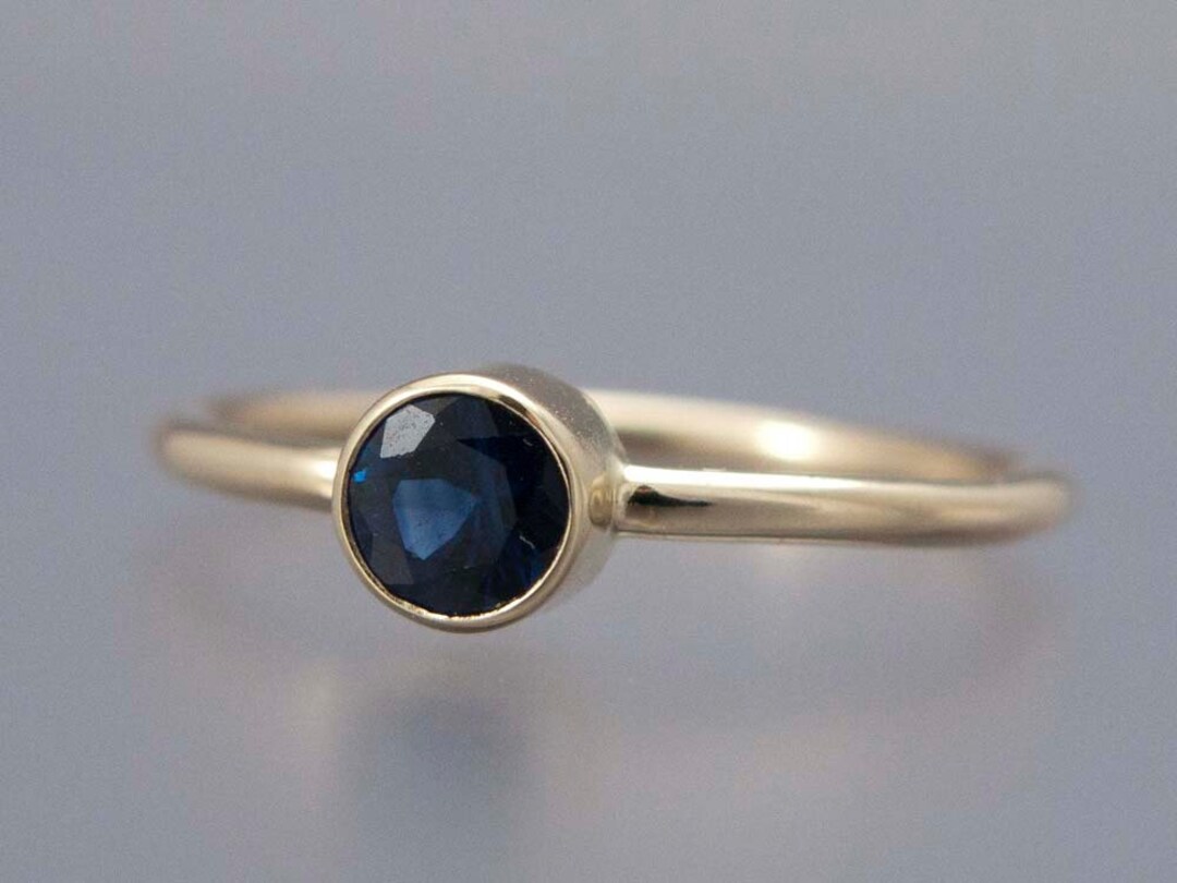 Blue Sapphire 14k Gold Engagement Ring With a 4mm Round Bezel - Etsy