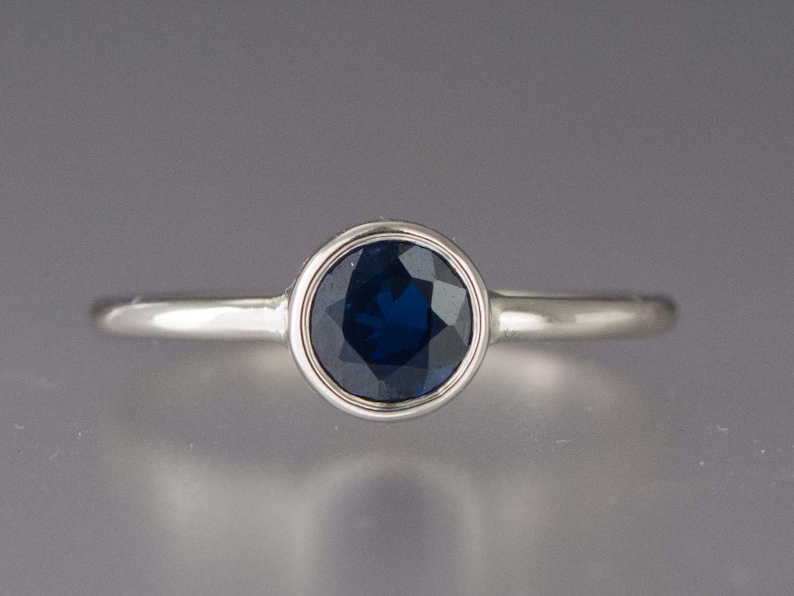 Blue Sapphire Engagement Ring in 14k Gold With a 5mm Natural - Etsy