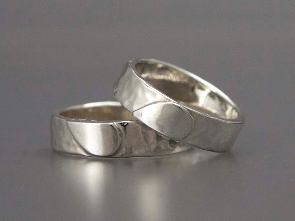 Heart Wedding Band Set One Love 5mm Flat Bands in Hammered - Etsy