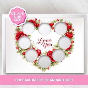 Könnte beinhalten: Ein weißer, rechteckiger Cupcake-Einsatz mit einem herzförmigen Motiv aus roten Rosen, grünen Blättern und kleinen roten Herzen. In der Mitte steht der rote Schriftzug Love You und es gibt sieben kreisförmige Ausstanzungen. Ein rosa Abzeichen zeigt US, AUS & UK SIZE.